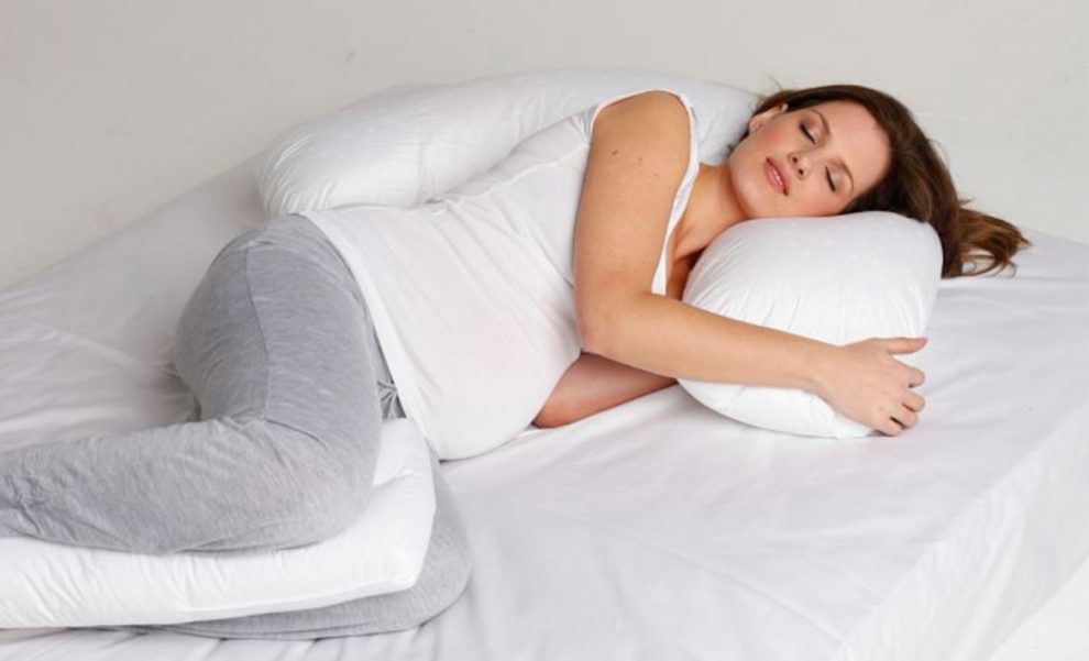 Algunas posturas para dormir bien durante el embarazo